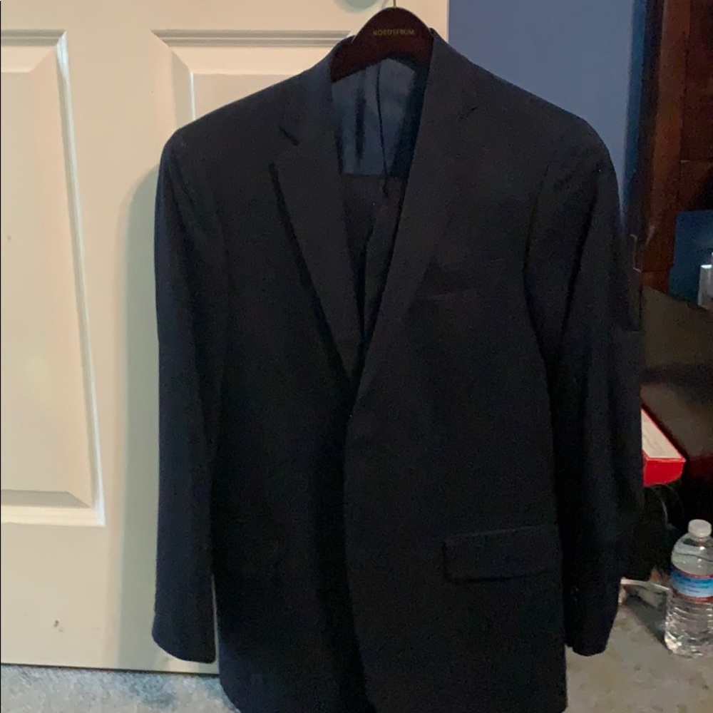 Hart schaffner marx suit worn no more than 5 times